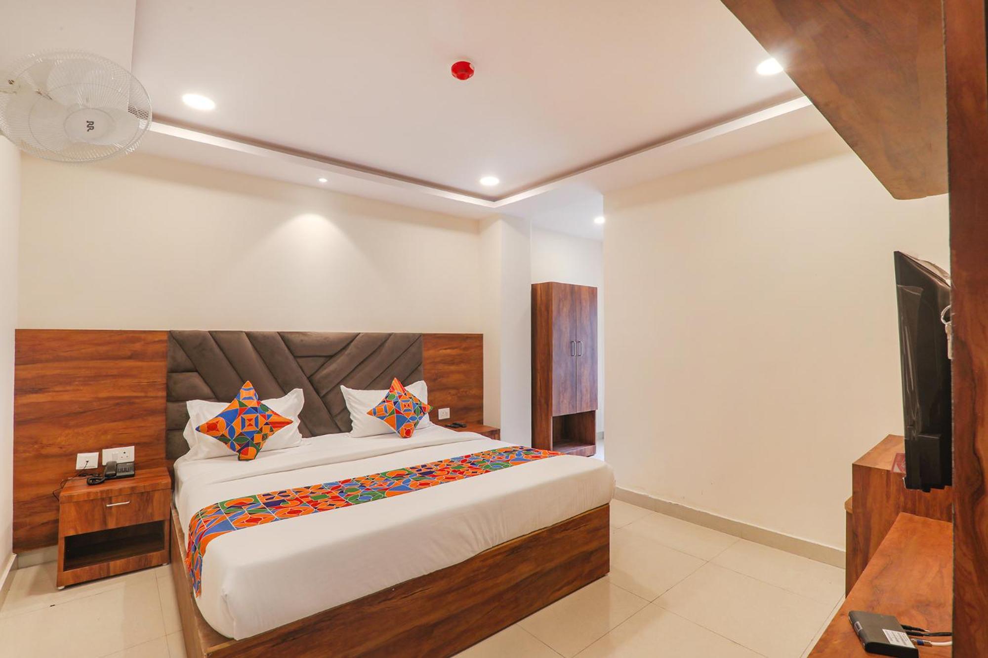 Fabhotel Rachna Palace And Banquets - Nr Lekhraj Metro Station Lucknow Exterior foto